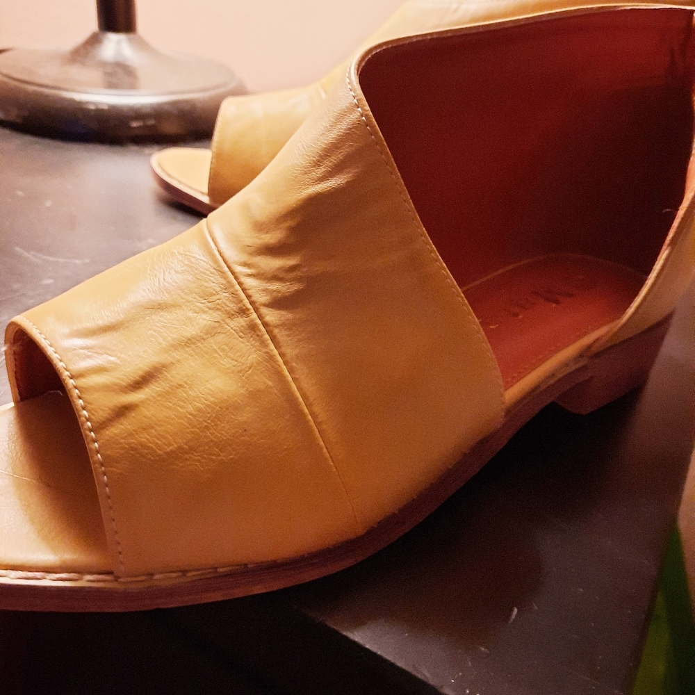 Beautiful Mata Traders leather-look sandals - Picture 4 of 4